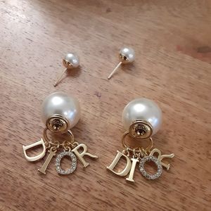Dior Glass Pearl earrings 💫